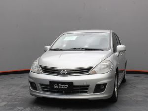 NISSAN TIIDA 2011