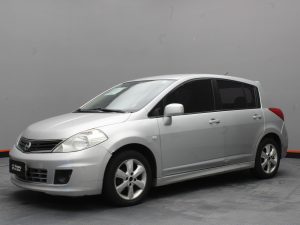 NISSAN TIIDA 2011