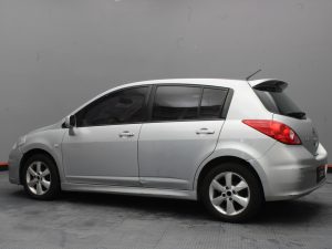 NISSAN TIIDA 2011