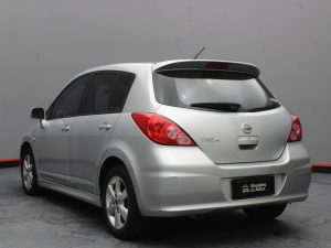 NISSAN TIIDA 2011