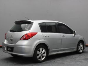 NISSAN TIIDA 2011