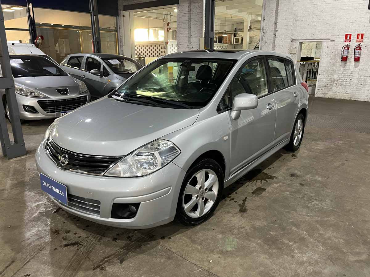 NISSAN TIIDA EXTRA FULL 1.8 AT 2013