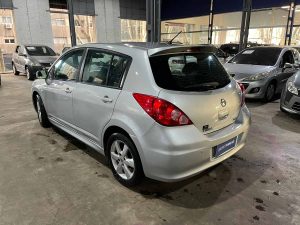 NISSAN TIIDA EXTRA FULL 1.8 AT 2013