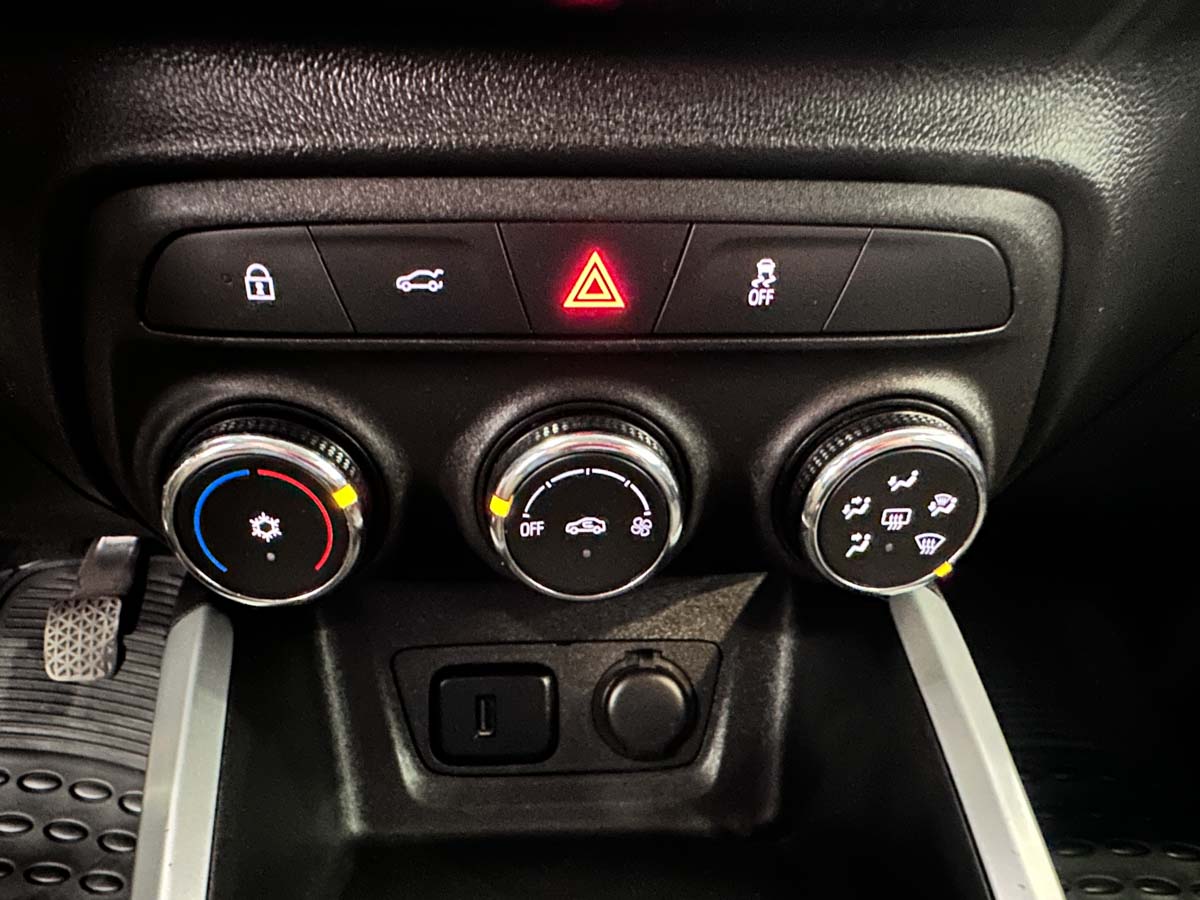 CHEVROLET ONIX HB 1.0 LT MT 2024