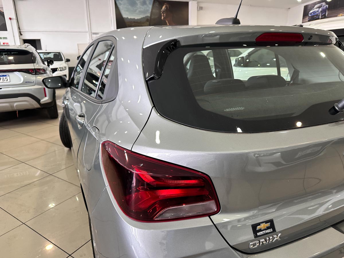 CHEVROLET ONIX HB 1.0 LT MT 2024