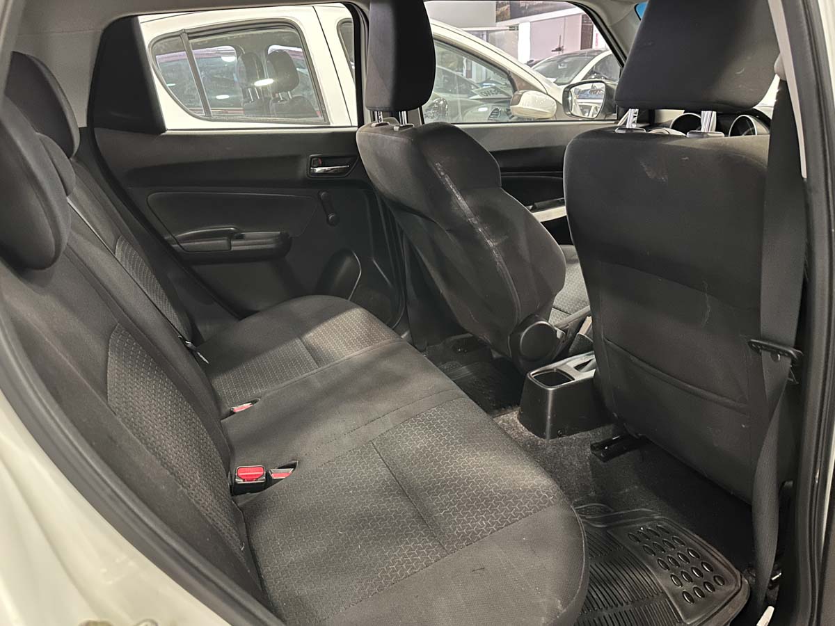 SUZUKI SWIFT GL HYBRID 1.2 EXTRA FULL 2023