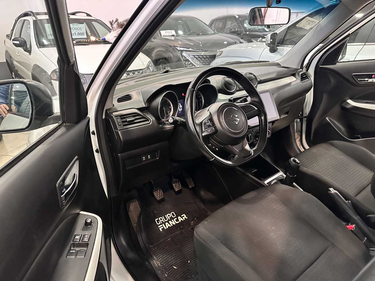SUZUKI SWIFT GL HYBRID 1.2 EXTRA FULL 2023