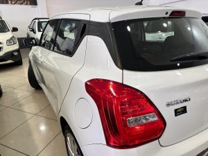 SUZUKI SWIFT GL HYBRID 1.2 EXTRA FULL 2023