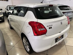 SUZUKI SWIFT GL HYBRID 1.2 EXTRA FULL 2023