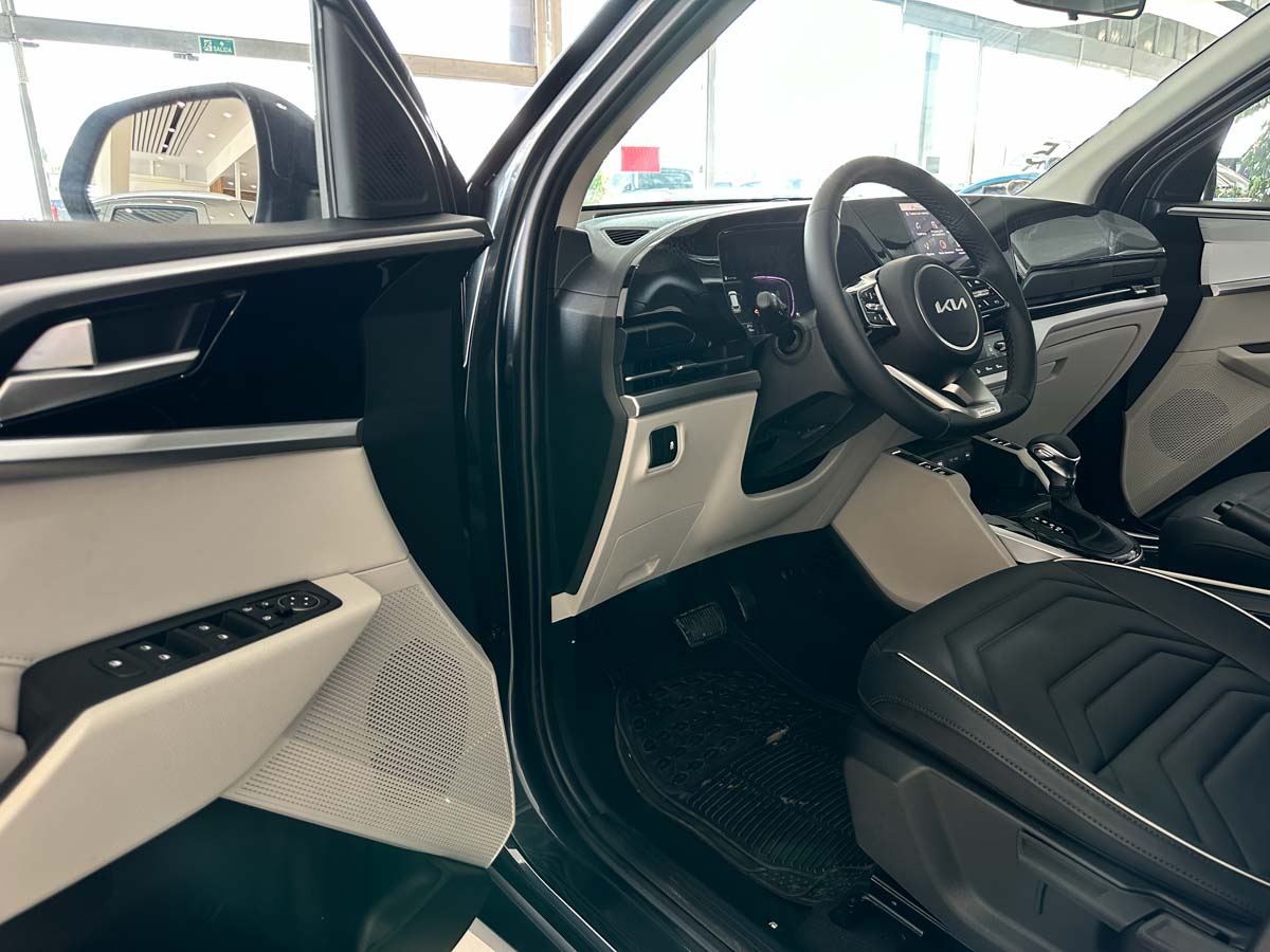 Kia Carens EX PLUS AT 6 Pasajeros 2026