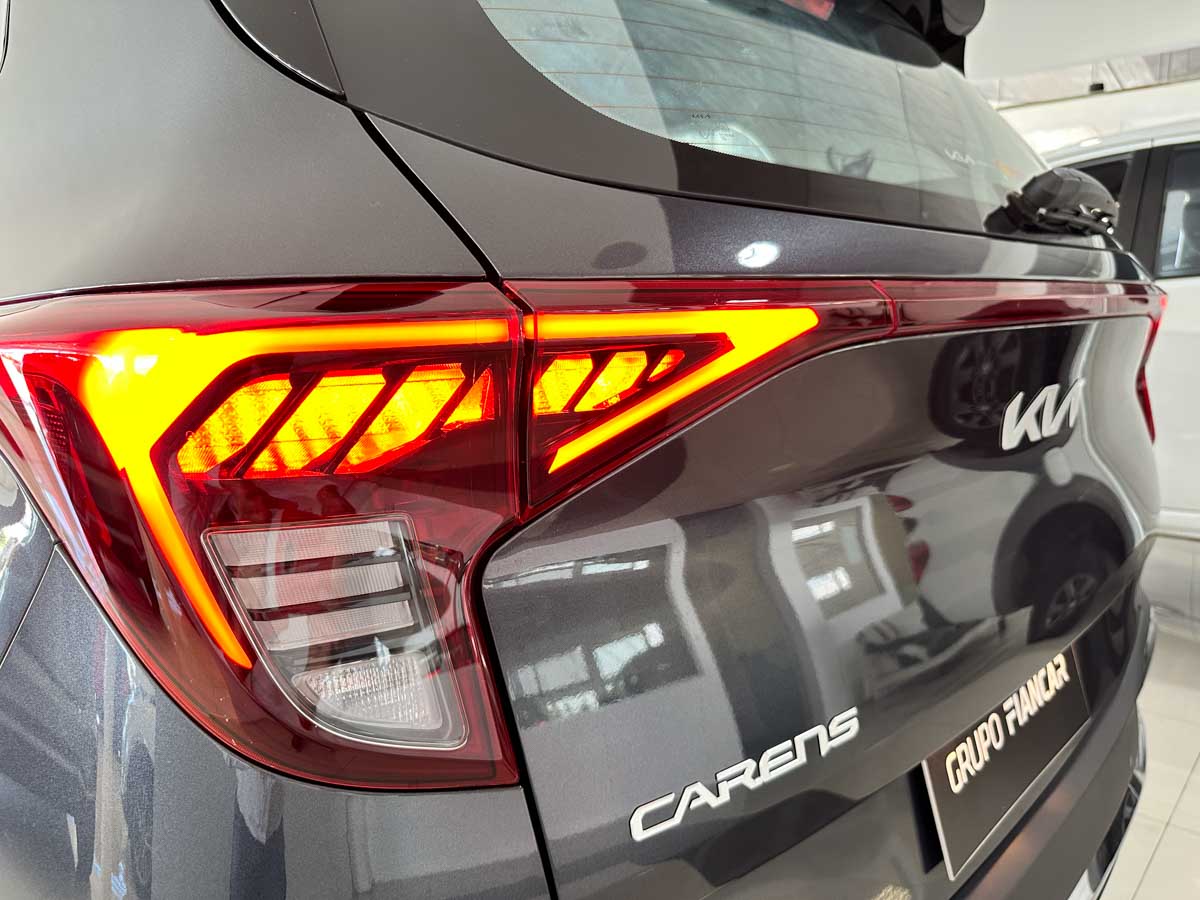 Kia Carens EX PLUS AT 6 Pasajeros 2026