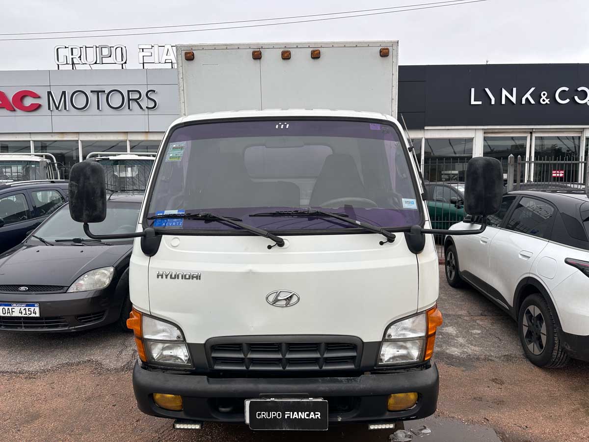 HYUNDAI HD 45 CON CAJA C/DIR. CAMIÓN 2010