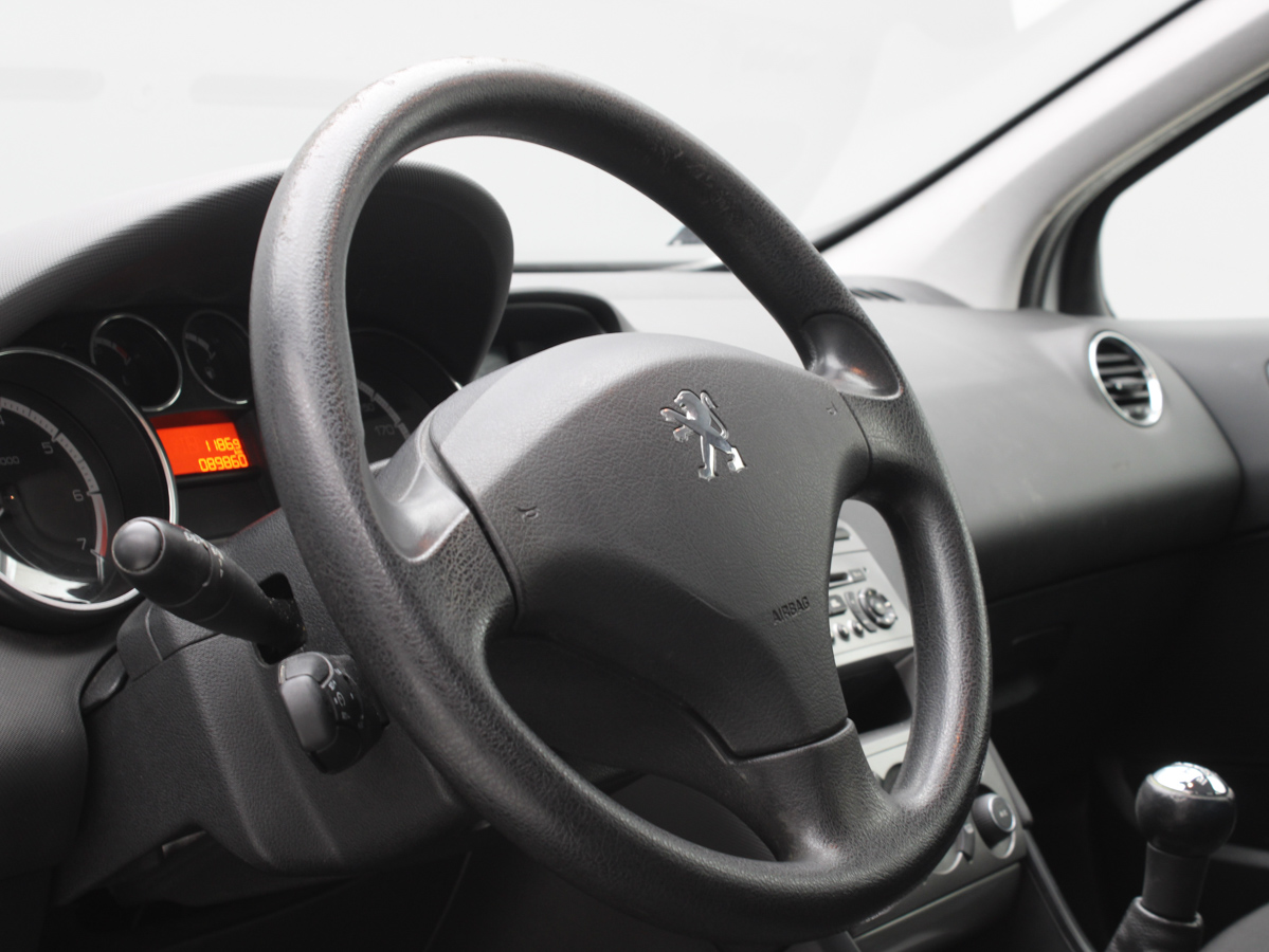 PEUGEOT 308 2011