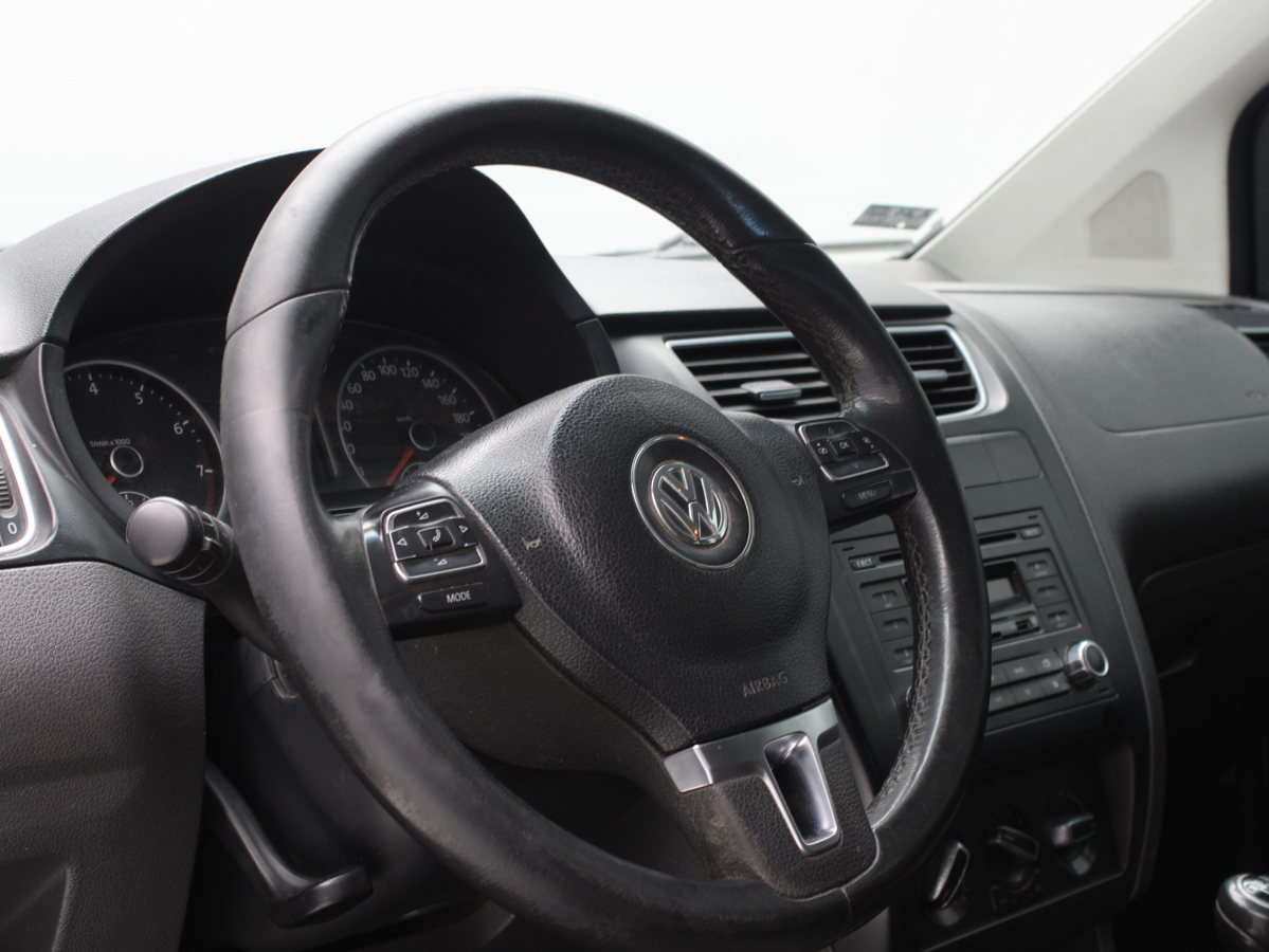 VOLKSWAGEN SURAN 2012