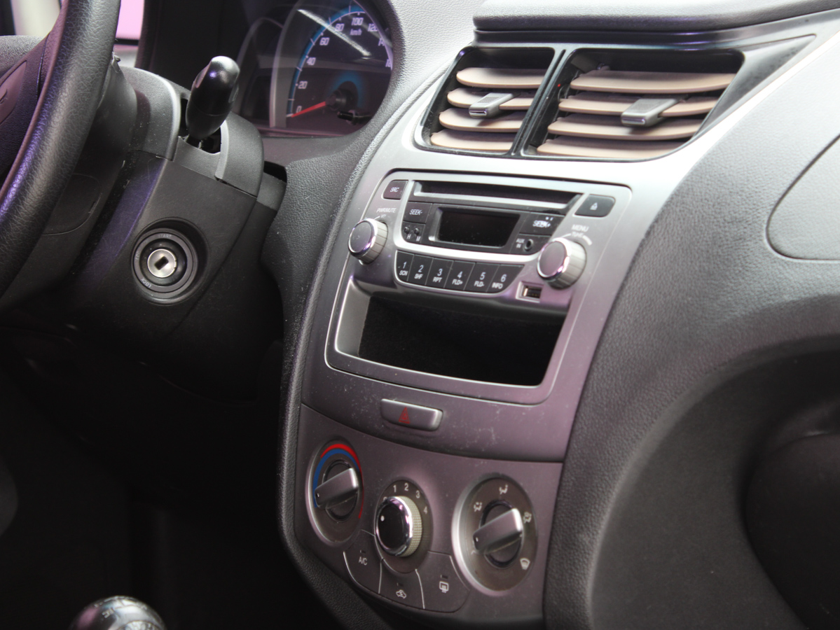 CHEVROLET SAIL LT 2015