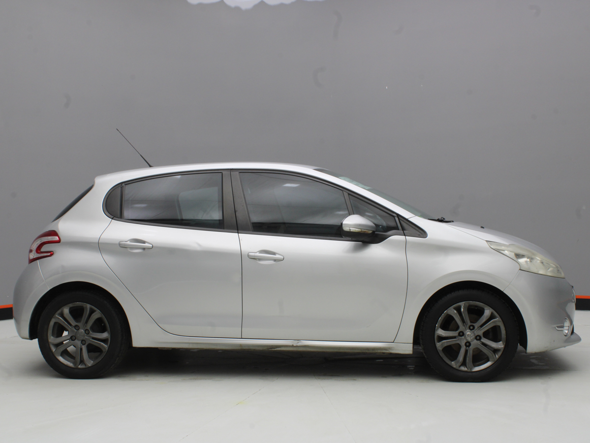 PEUGEOT 208 ACTIVE 2014