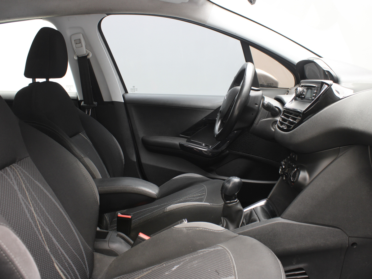 PEUGEOT 208 ACTIVE 2014