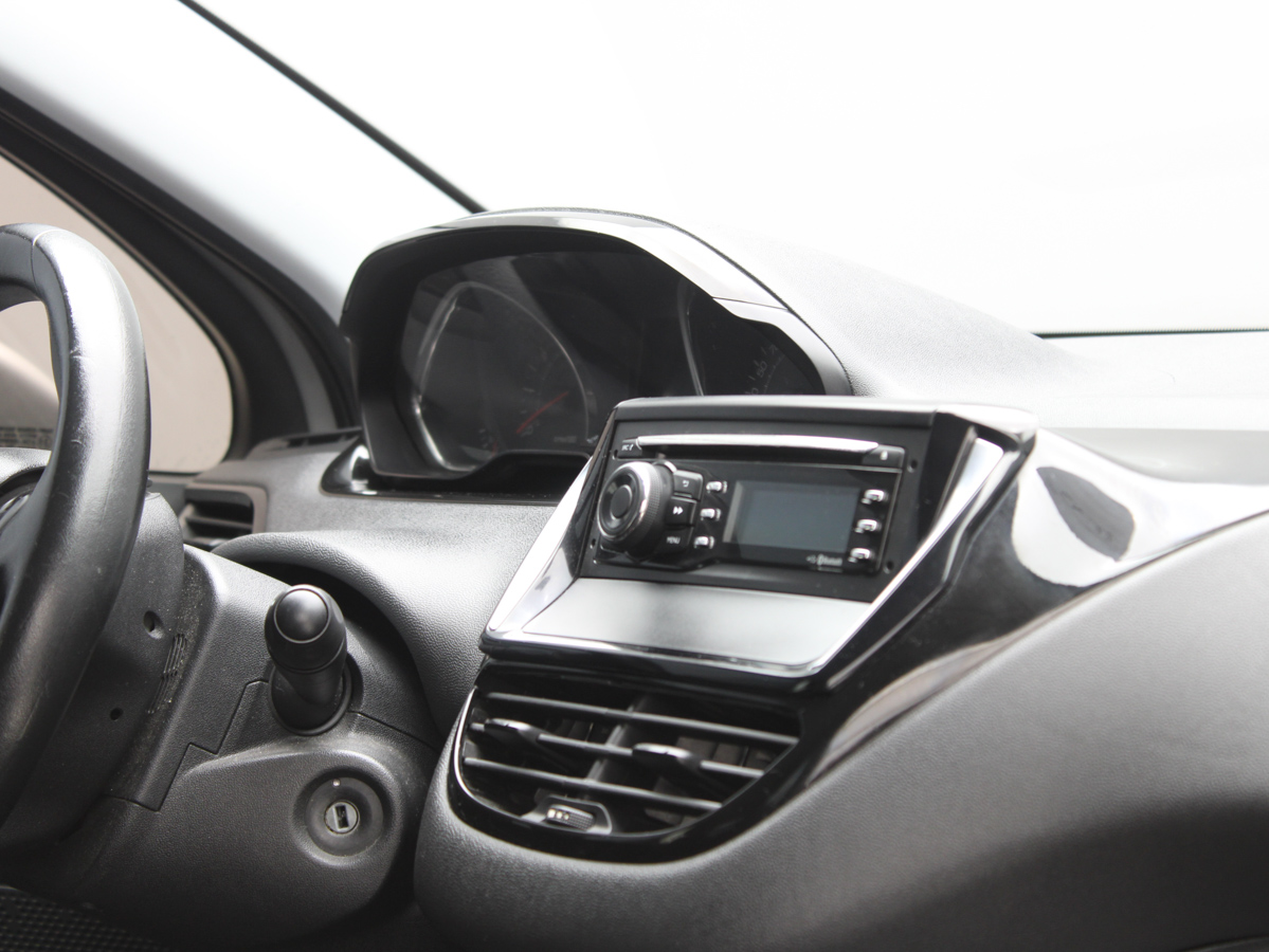 PEUGEOT 208 ACTIVE 2014