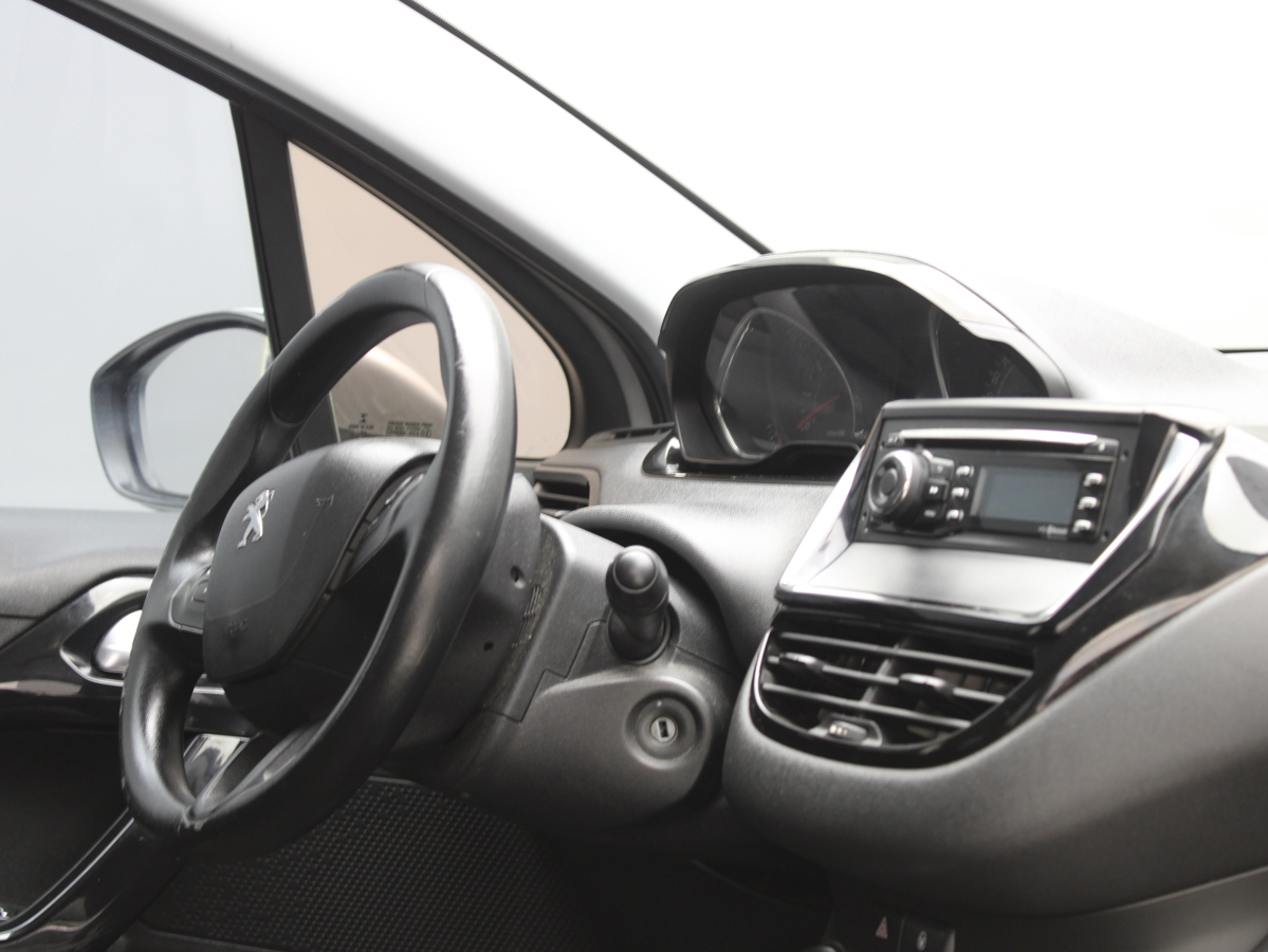 PEUGEOT 208 ACTIVE 2014