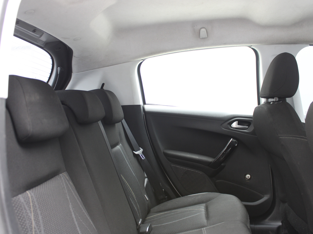 PEUGEOT 208 ACTIVE 2014