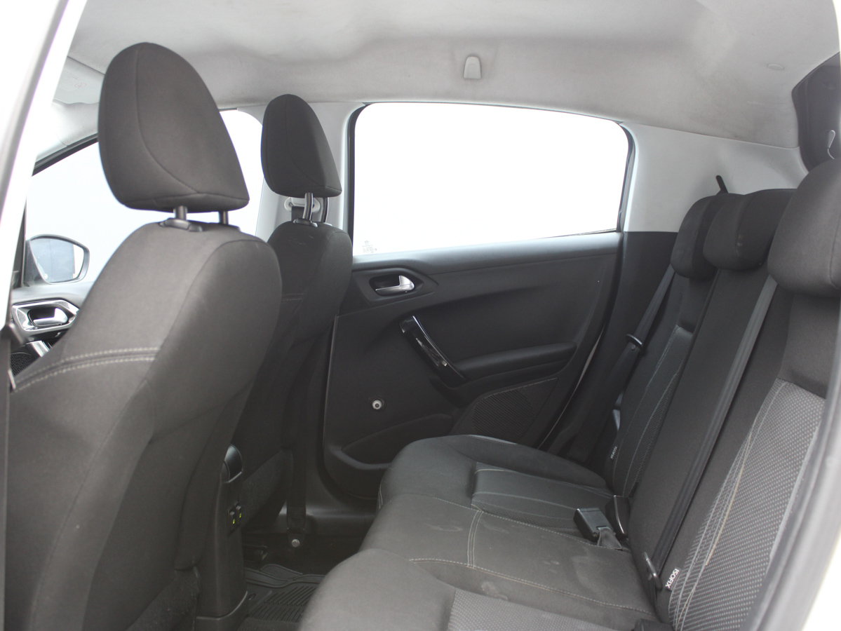 PEUGEOT 208 ACTIVE 2014