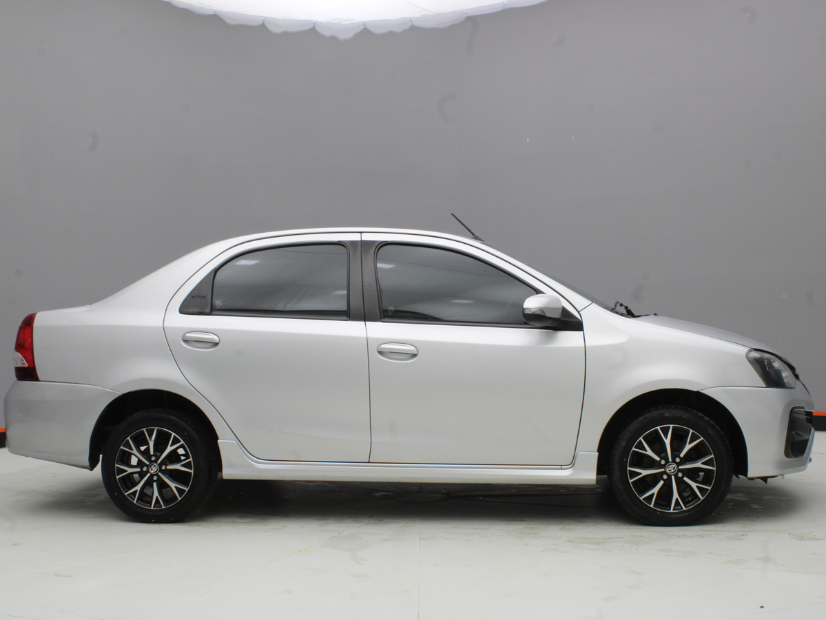 TOYOTA ETIOS XLS 2020