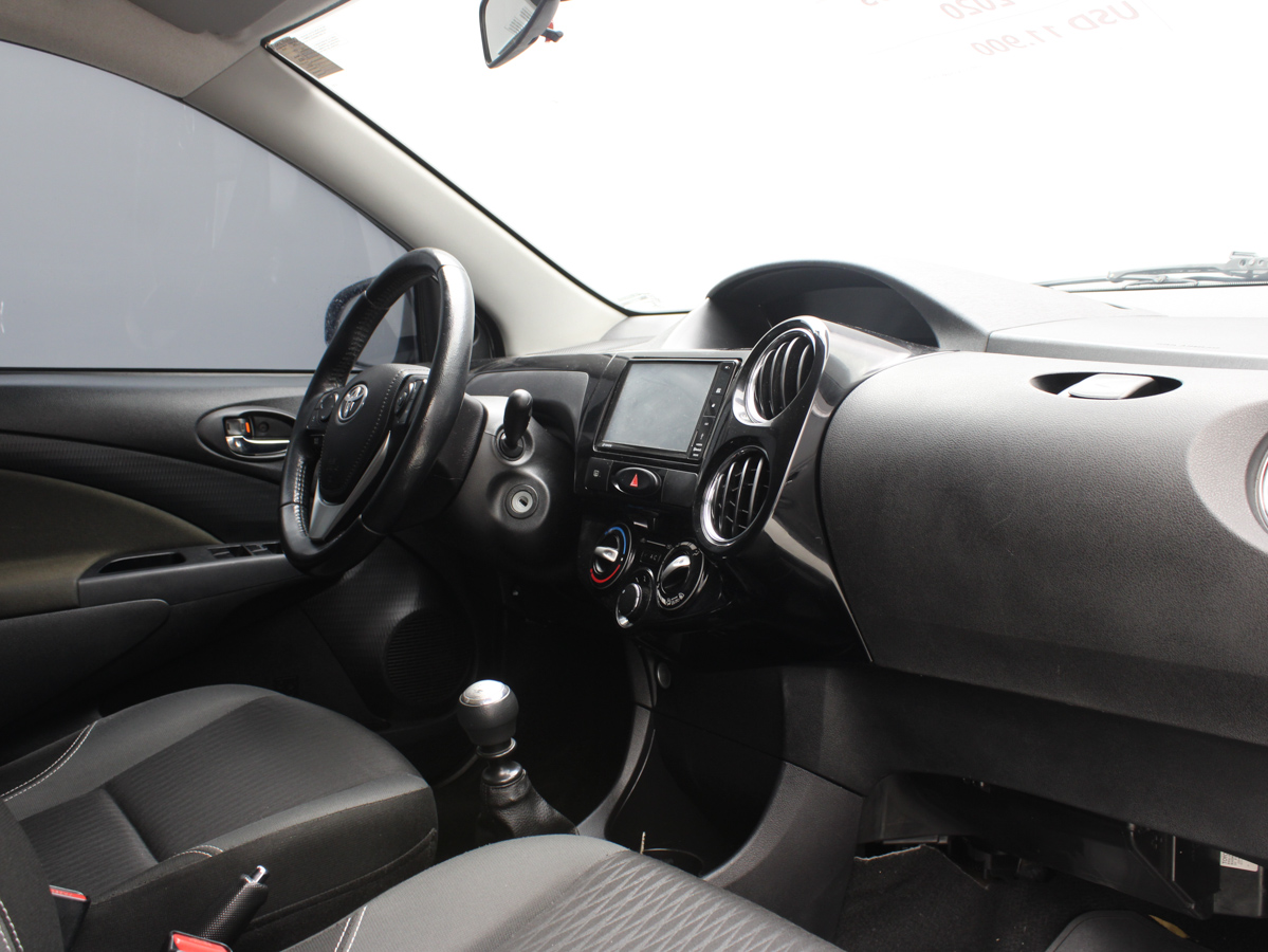 TOYOTA ETIOS XLS 2020