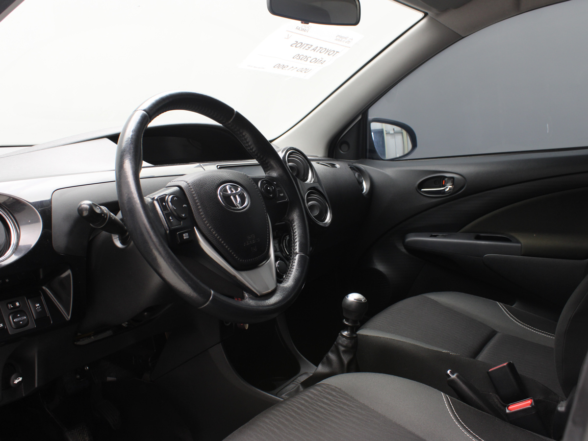 TOYOTA ETIOS XLS 2020