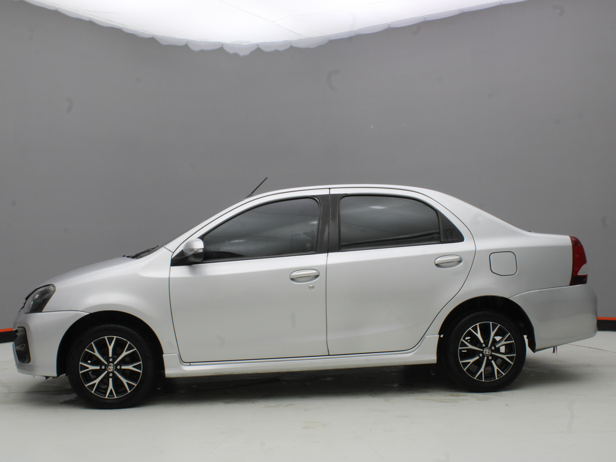 TOYOTA ETIOS XLS 2020