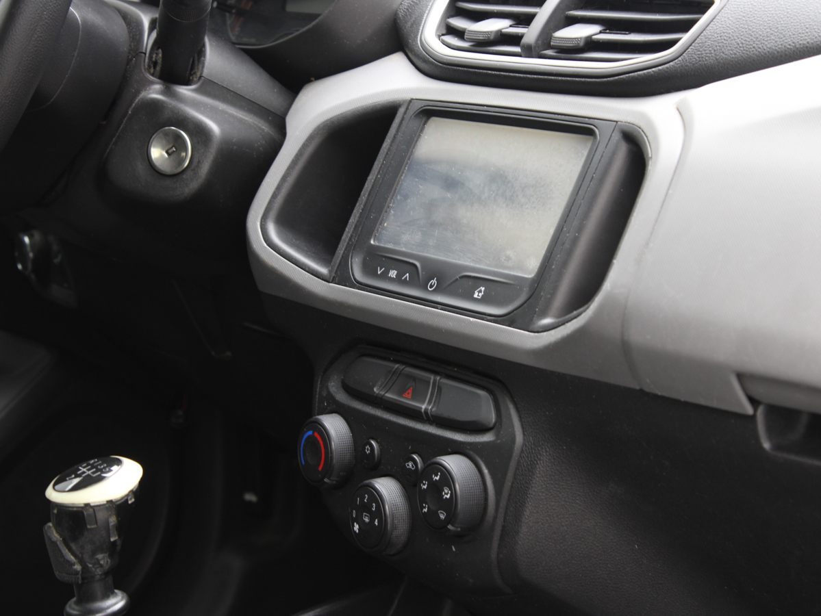 CHEVROLET ONIX LT 2015