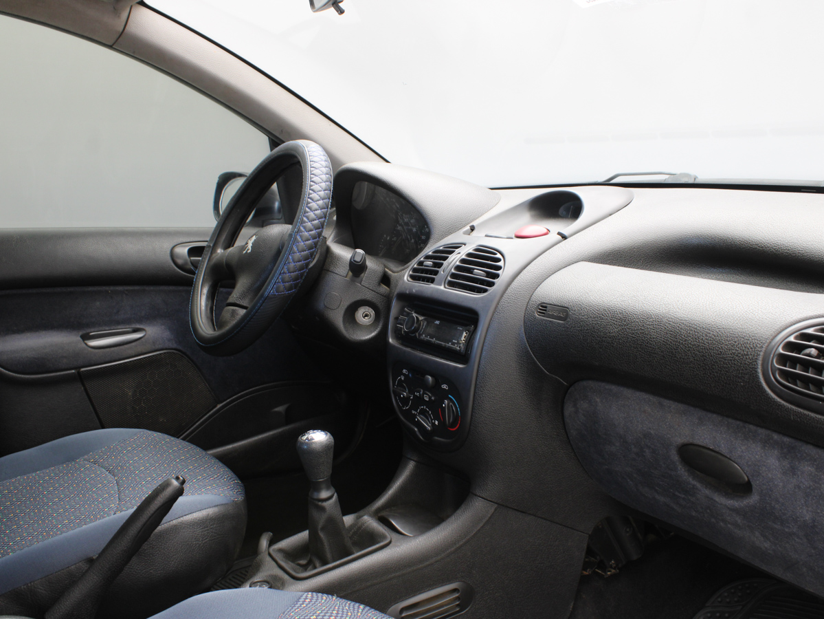 PEUGEOT 206 2004
