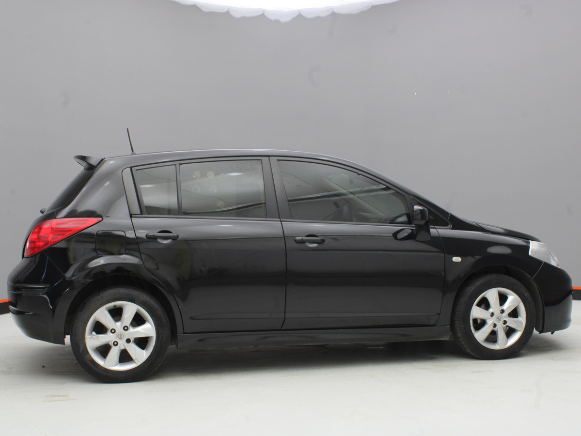 NISSAN TIIDA 2010