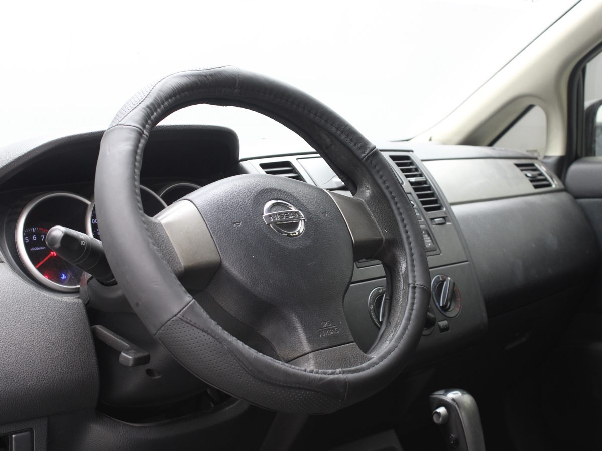 NISSAN TIIDA 2010