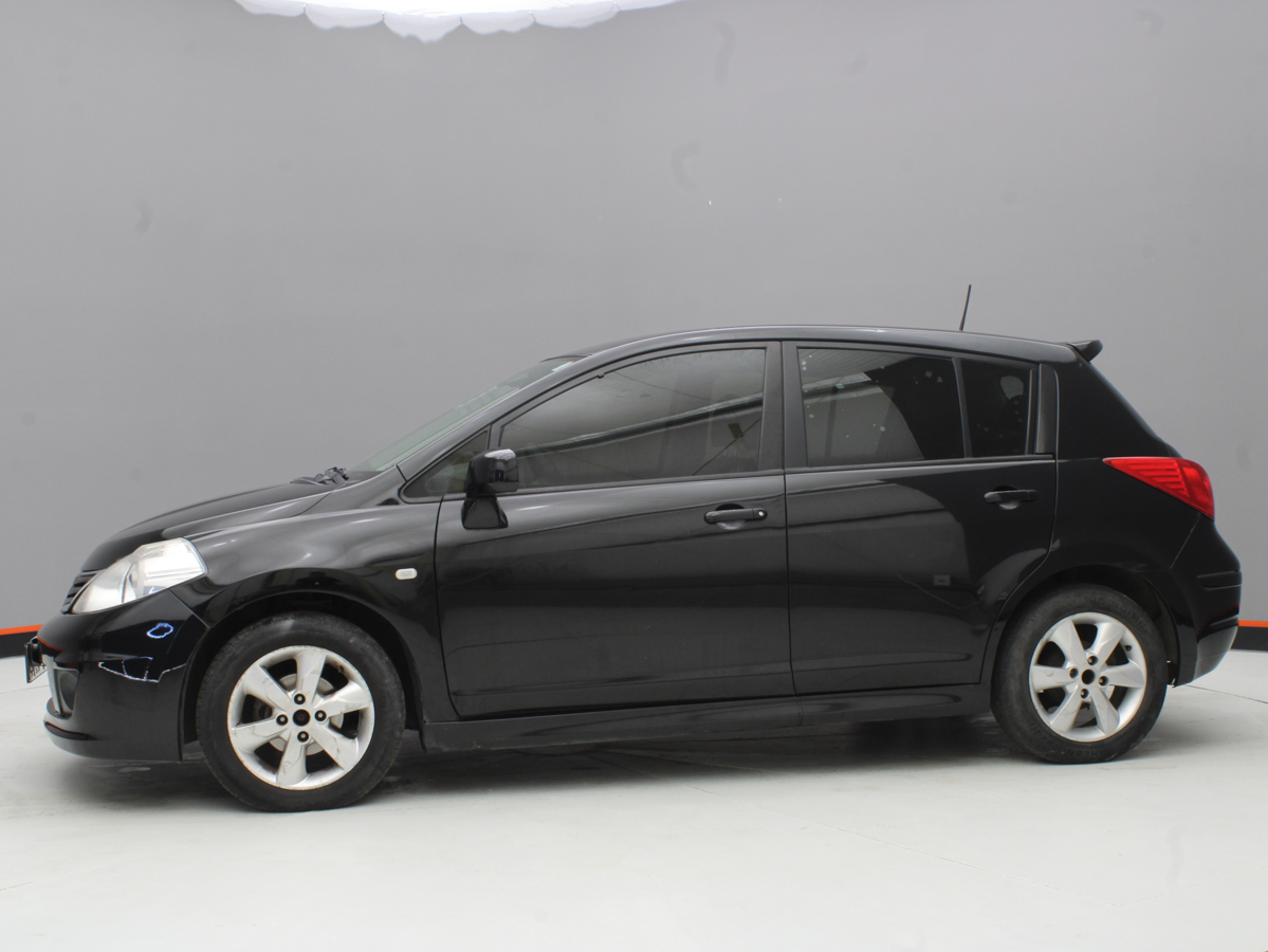 NISSAN TIIDA 2010