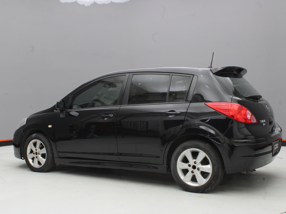 NISSAN TIIDA 2010