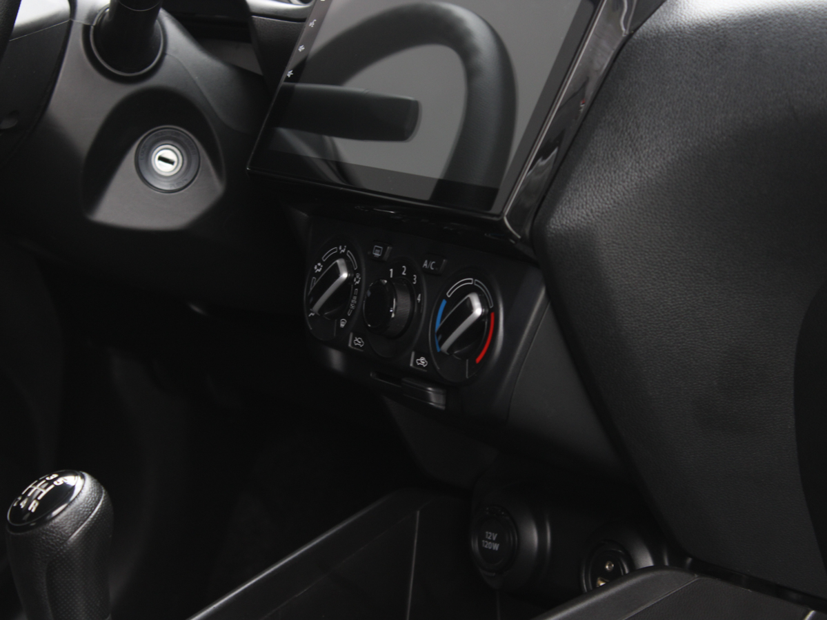 SUZUKI SWIFT GL 2025