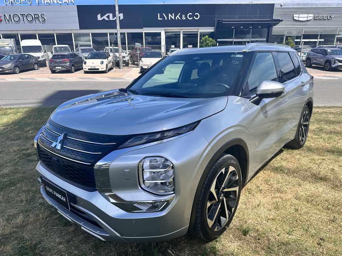 MITUSBISHI OUTLANDER 2.5 AT 4X4 EXTRA FULL 2024