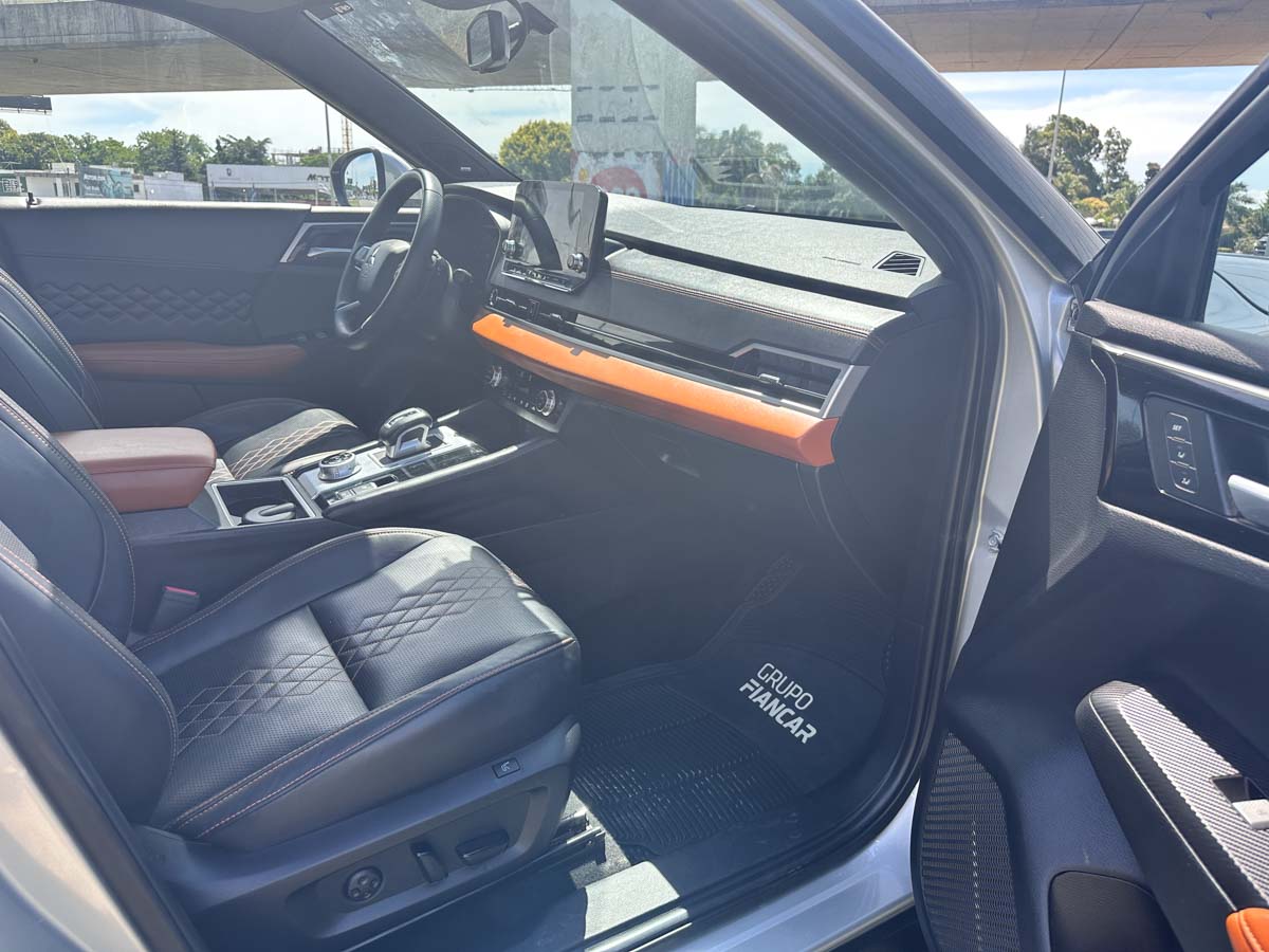 MITUSBISHI OUTLANDER 2.5 AT 4X4 EXTRA FULL 2024