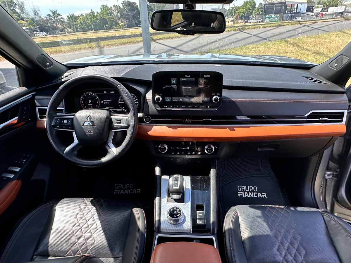 MITUSBISHI OUTLANDER 2.5 AT 4X4 EXTRA FULL 2024