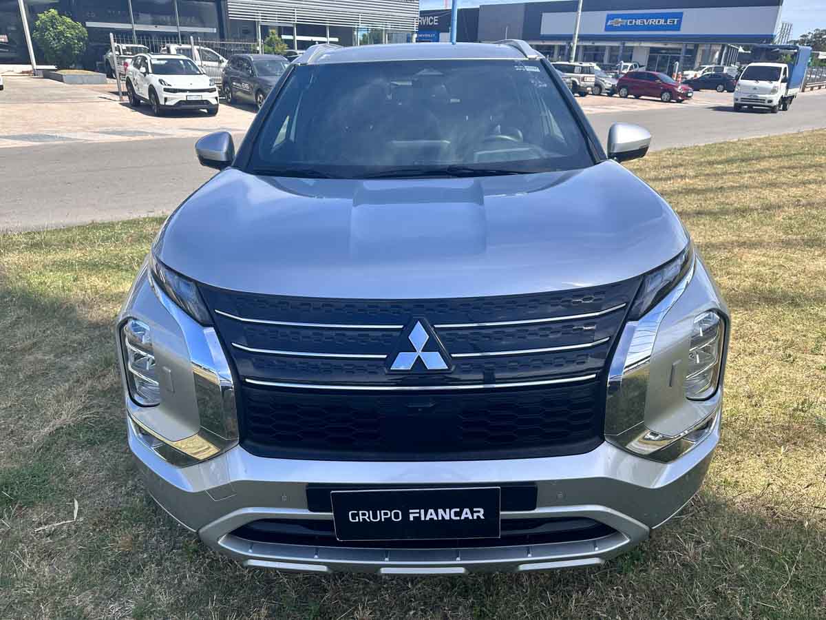 MITUSBISHI OUTLANDER 2.5 AT 4X4 EXTRA FULL 2024