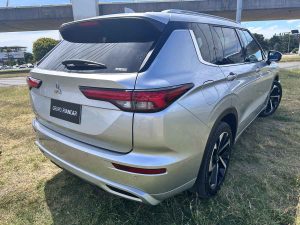MITUSBISHI OUTLANDER 2.5 AT 4X4 EXTRA FULL 2024