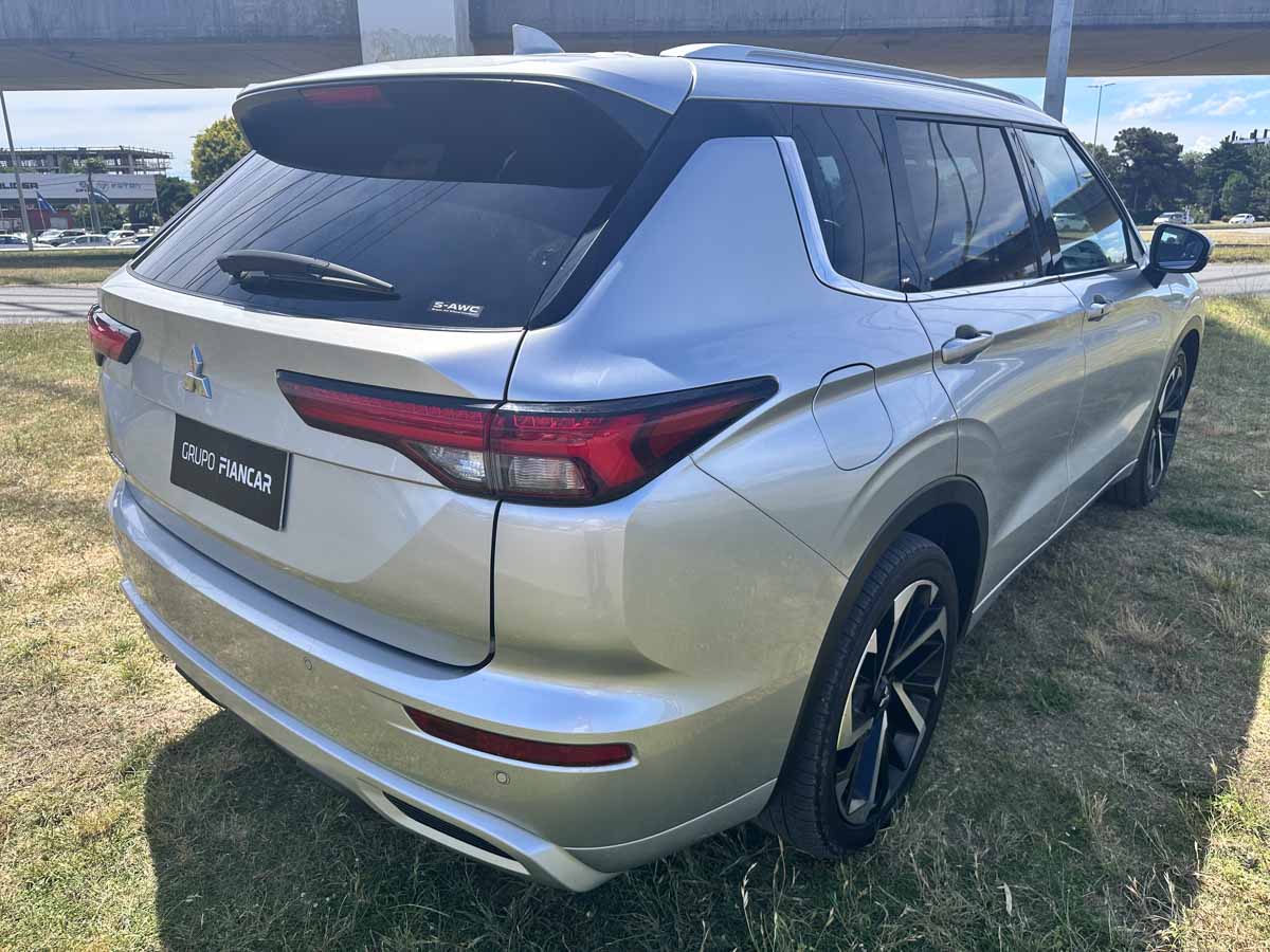 MITUSBISHI OUTLANDER 2.5 AT 4X4 EXTRA FULL 2024