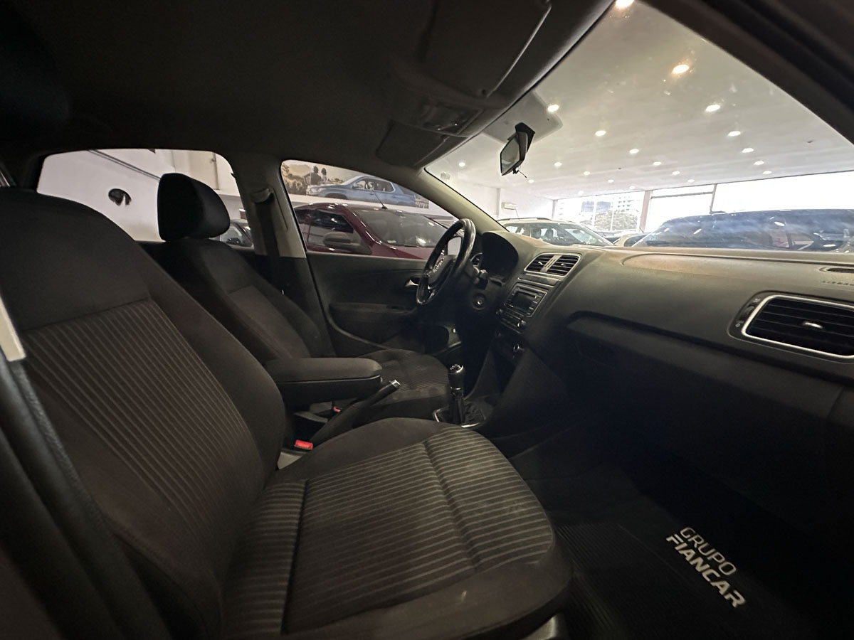 VOLKSWAGEN POLO HIGHLINE 1.6 EXTRA FULL 2015