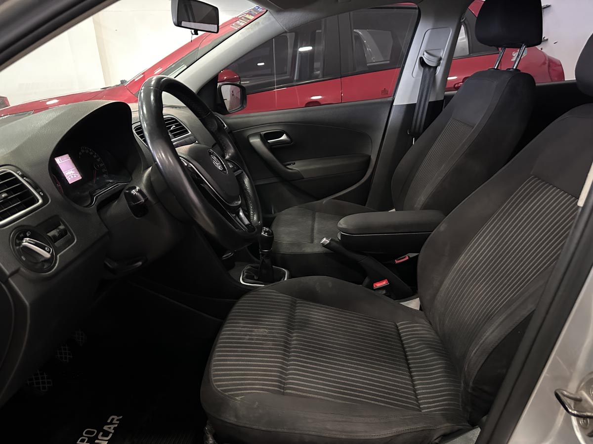VOLKSWAGEN POLO HIGHLINE 1.6 EXTRA FULL 2015