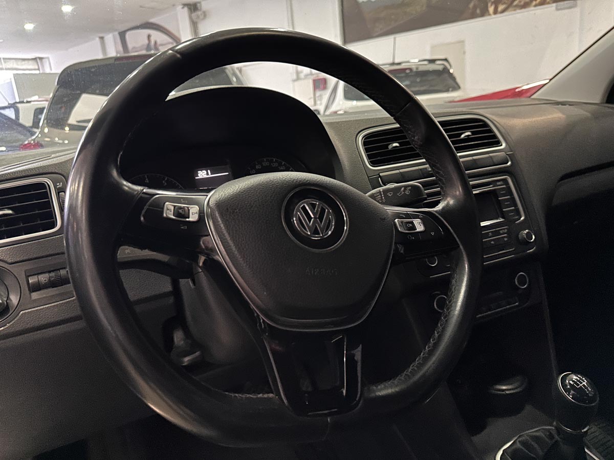VOLKSWAGEN POLO HIGHLINE 1.6 EXTRA FULL 2015