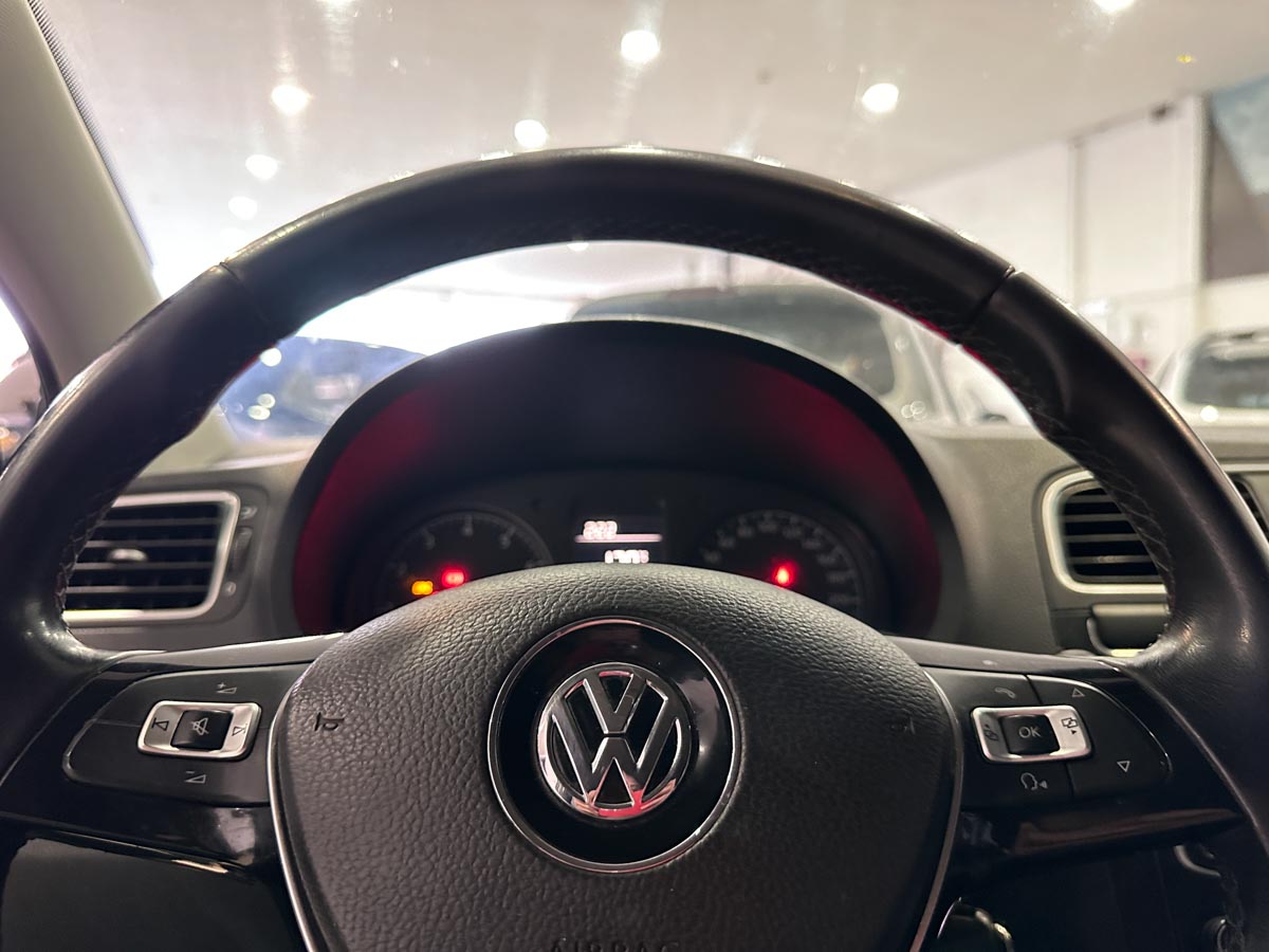 VOLKSWAGEN POLO HIGHLINE 1.6 EXTRA FULL 2015