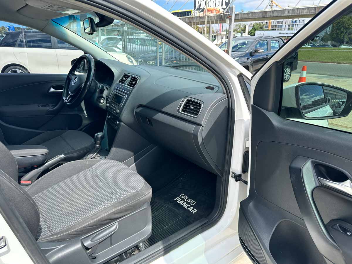 VOLKSWAGEN POLO HIGHLINE 1.6 FULL AT 2018