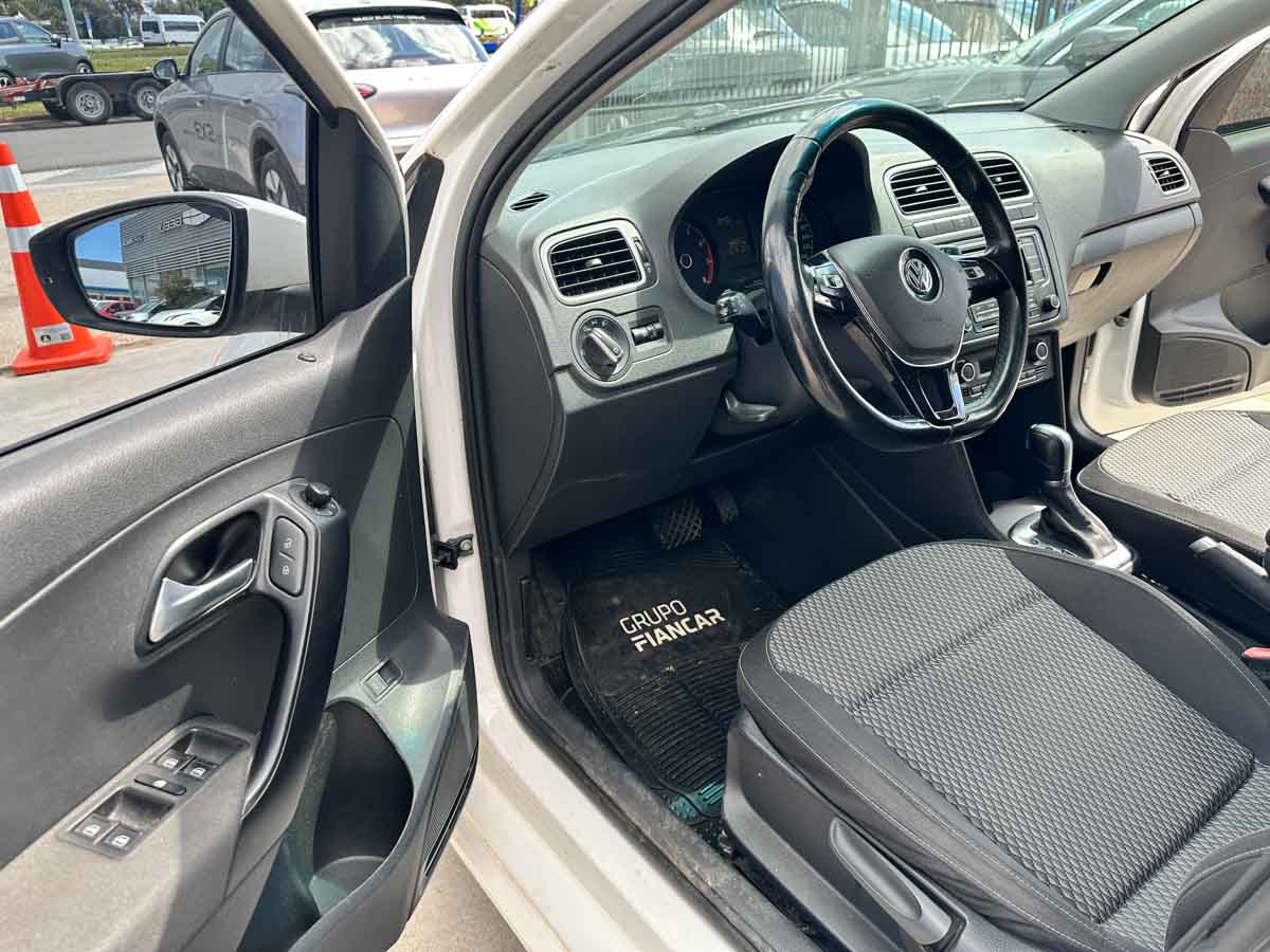 VOLKSWAGEN POLO HIGHLINE 1.6 FULL AT 2018