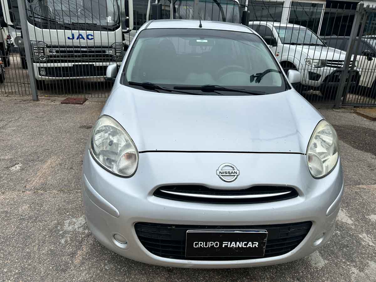 NISSAN MARCH EXTRA FULL 1.6 MT 5PTS 2012