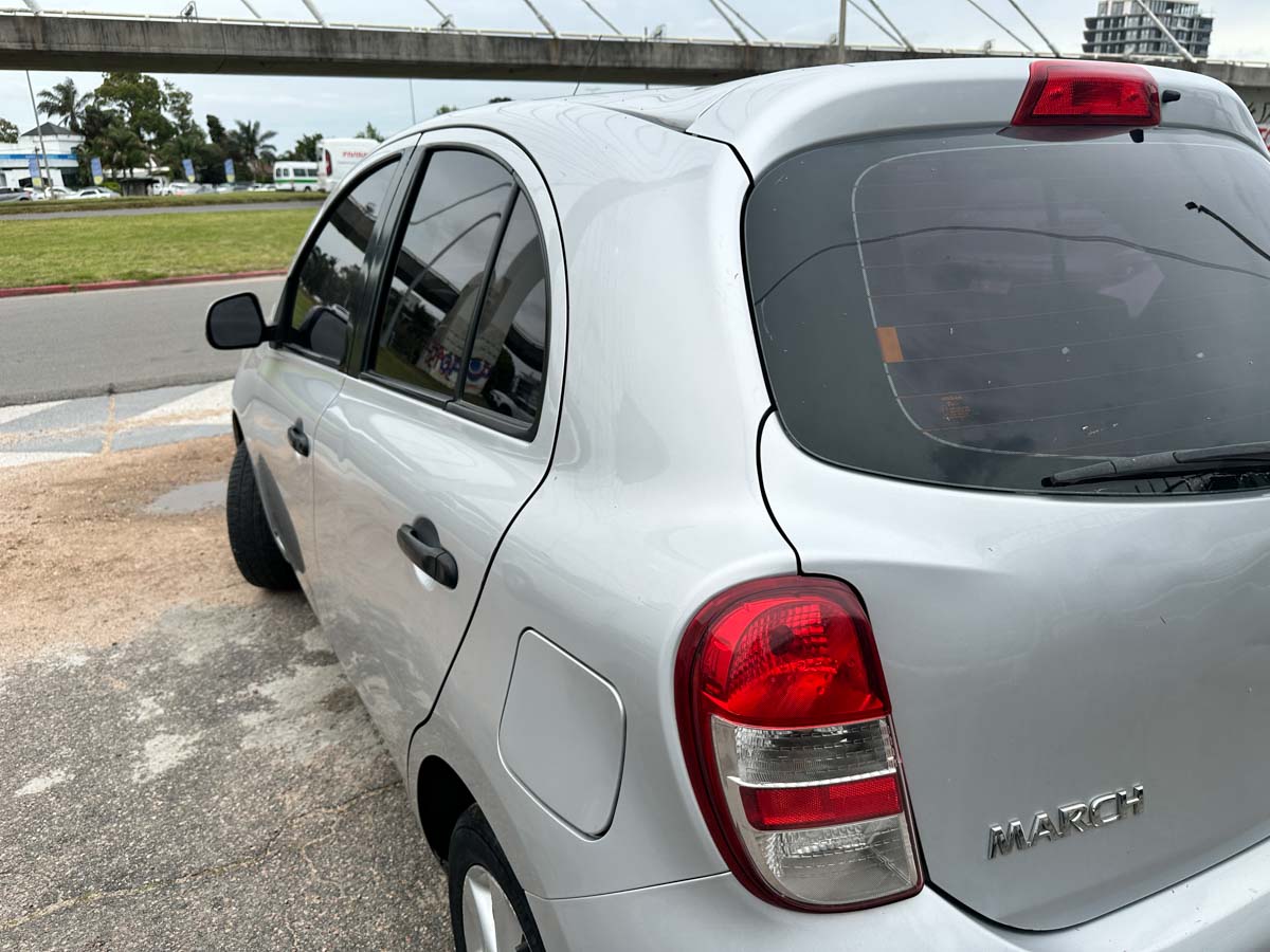 NISSAN MARCH EXTRA FULL 1.6 MT 5PTS 2012